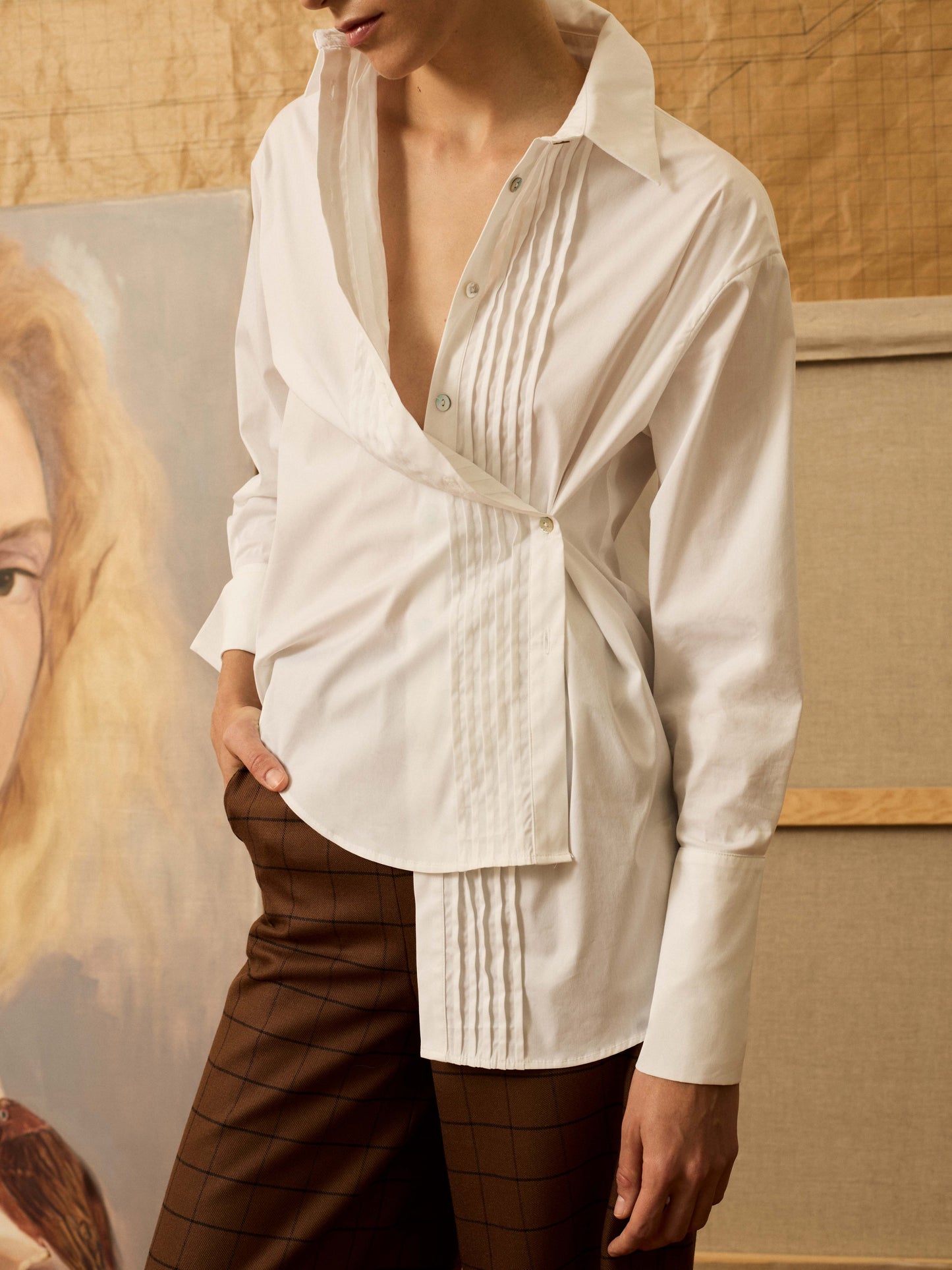 Camisa blanca con jaretas