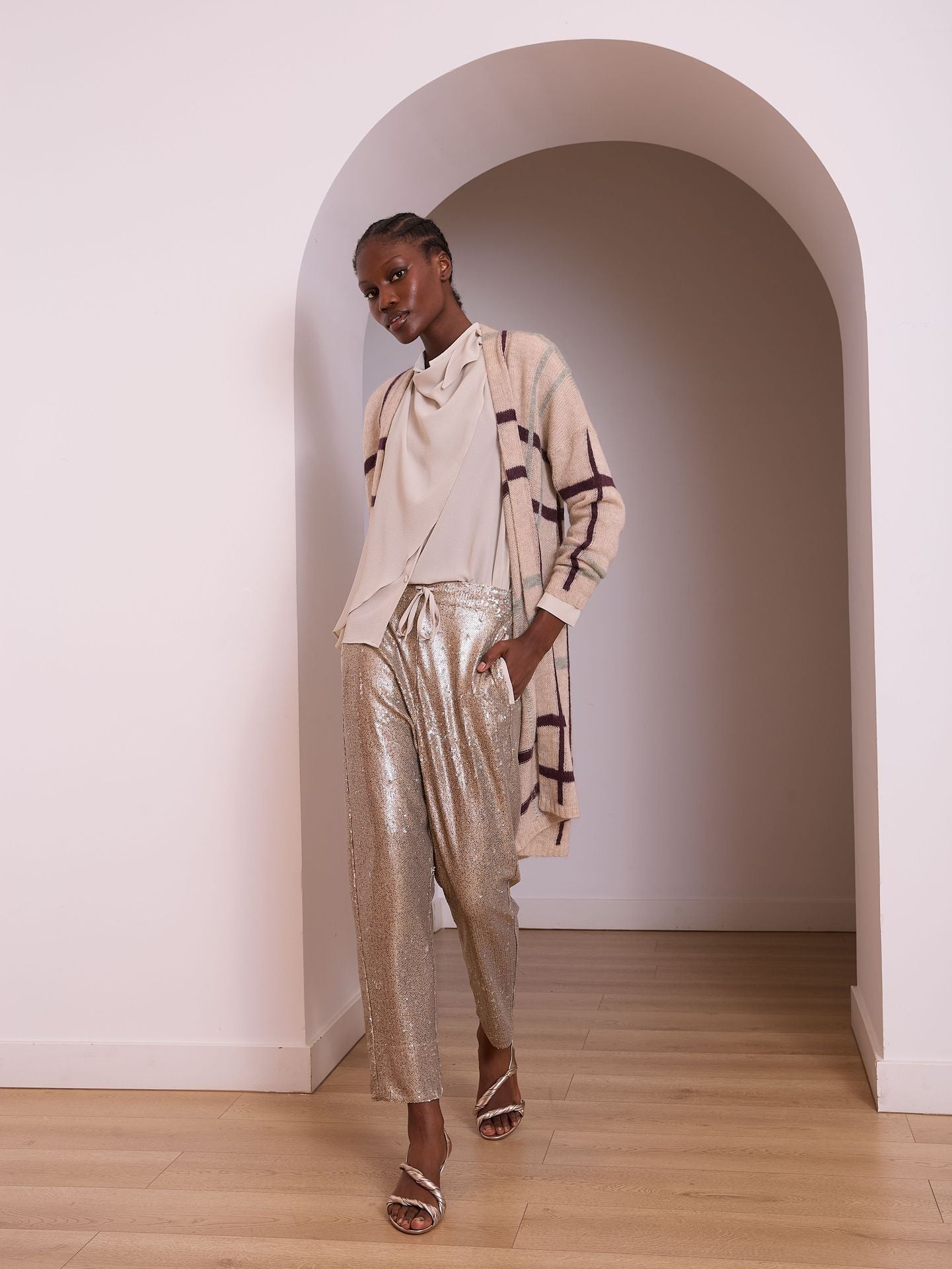 Blusa con lazada cruzada gris