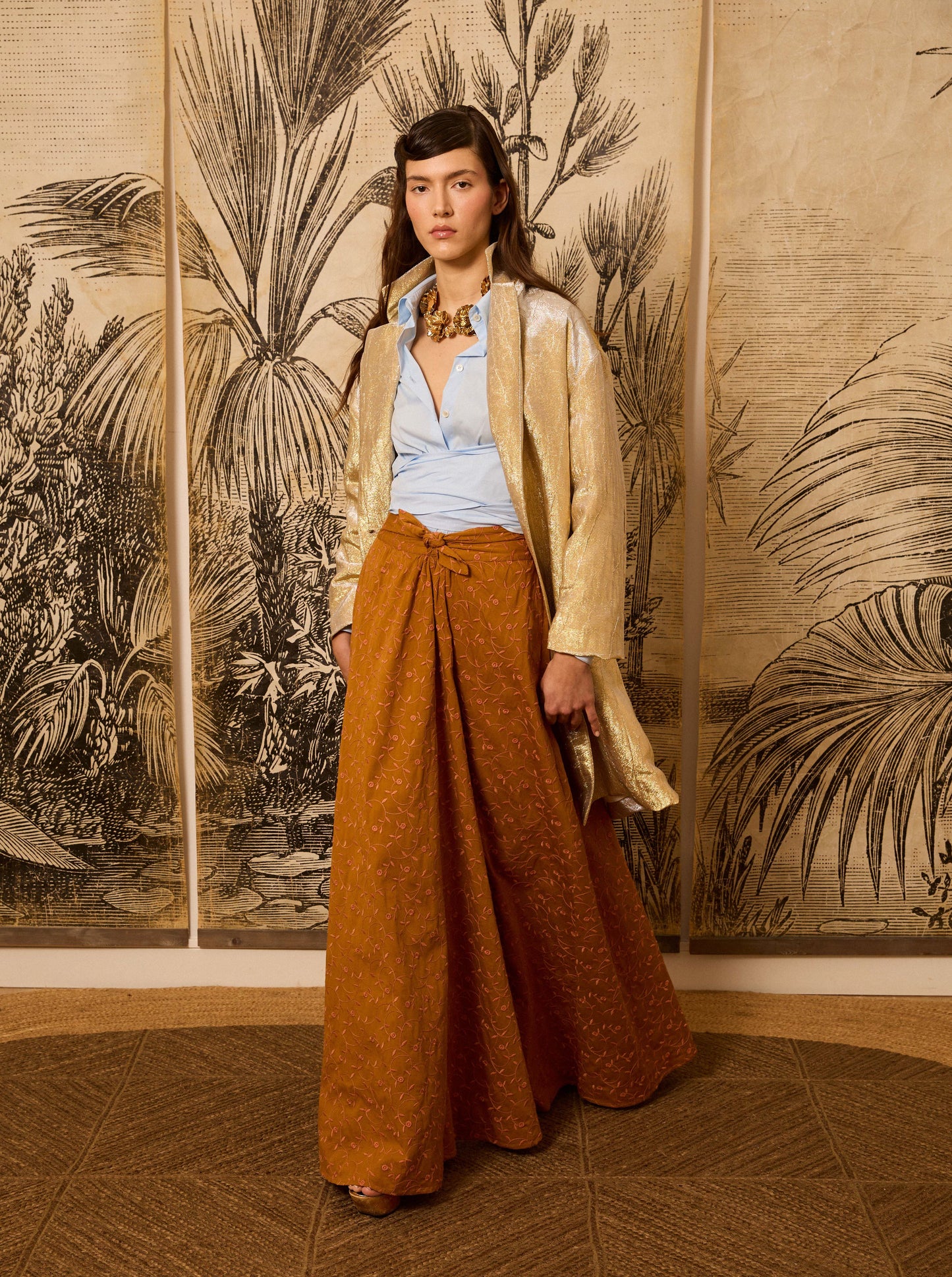 Falda bordada mostaza