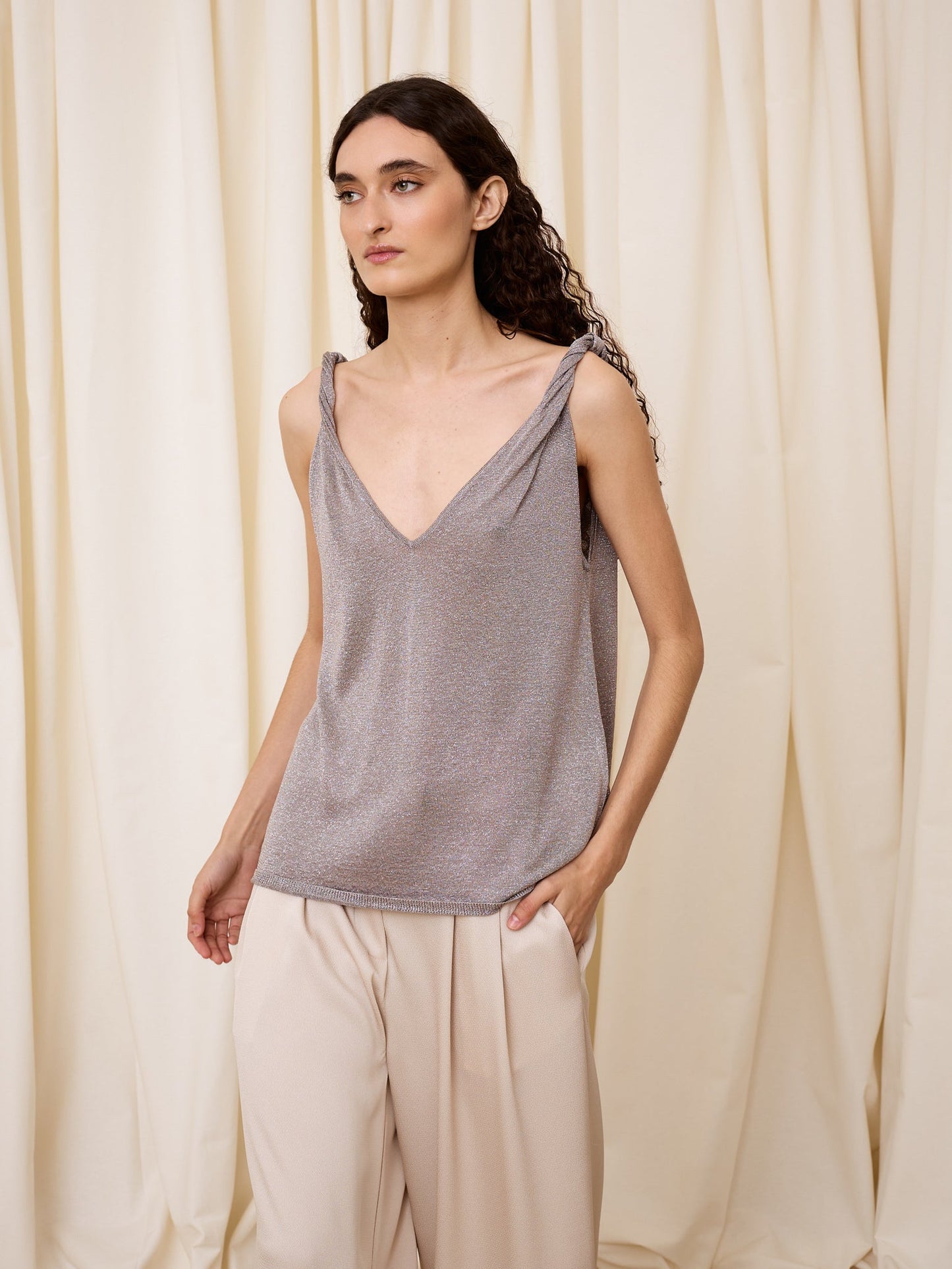Top de lurex escote pico plata