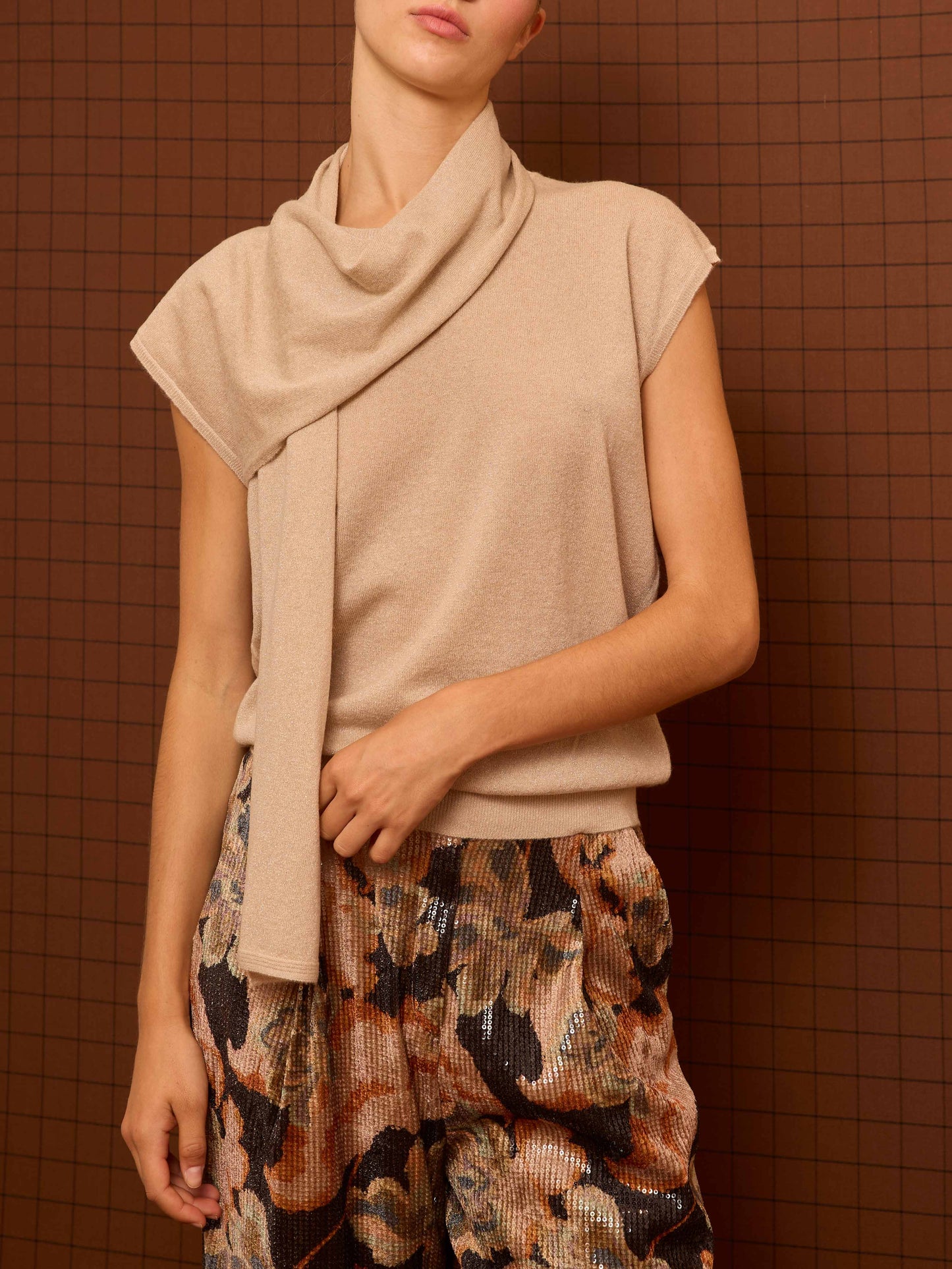 Top con lazada beige