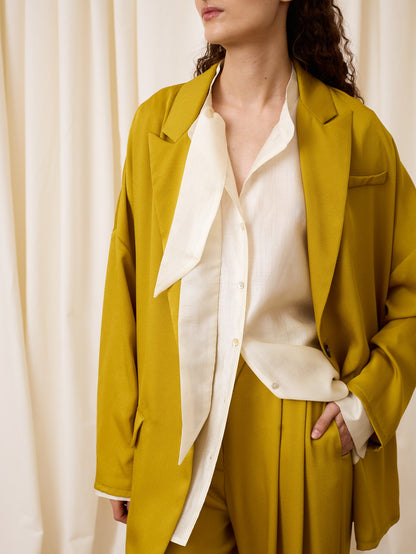 Blusa marfil con abertura trasera