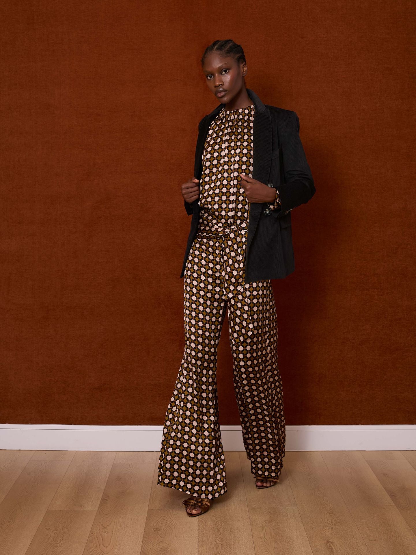 Pantalón de lunares color tabaco