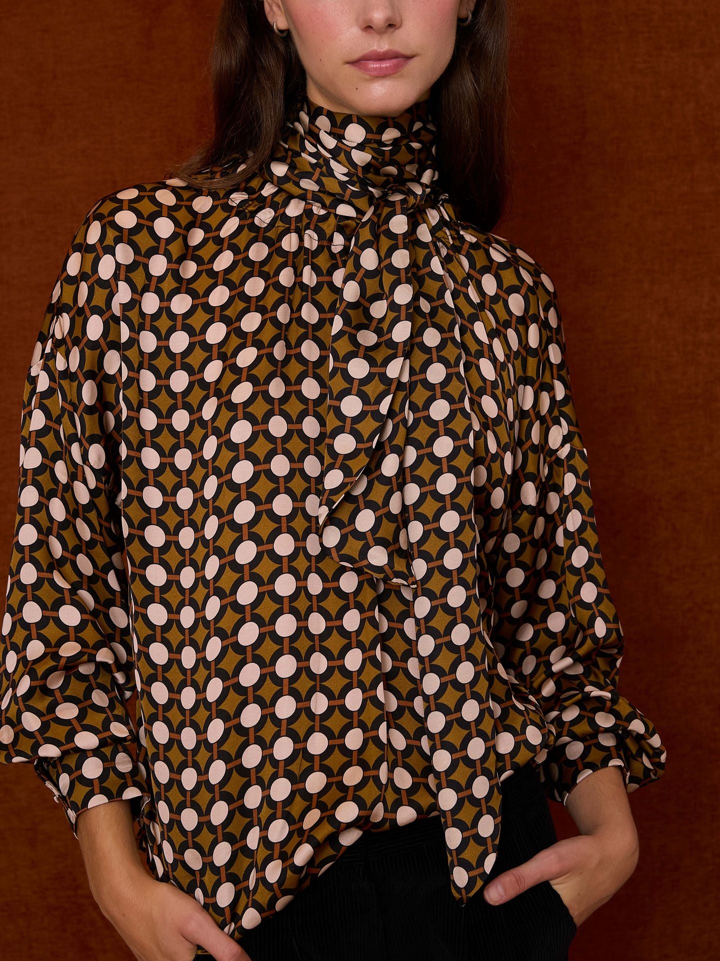 Blusa de lunares color tabaco