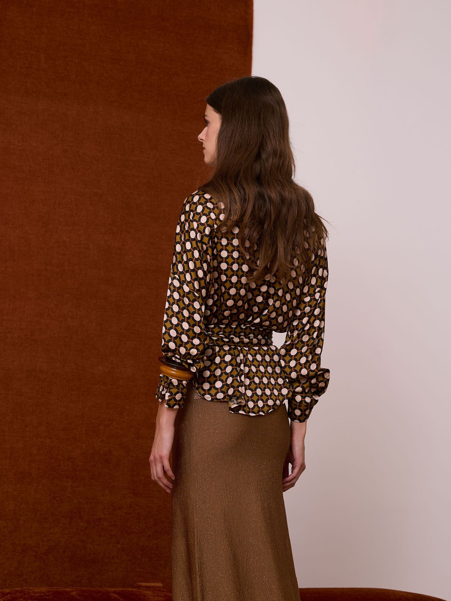 Blusa de lunares color tabaco