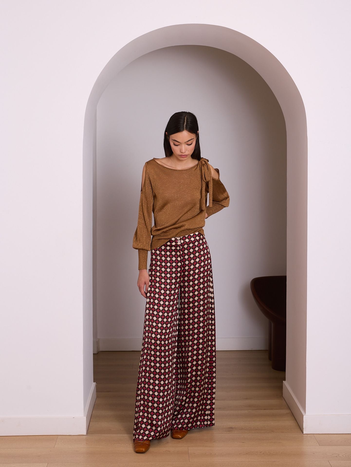 Pantalón de lunares granate