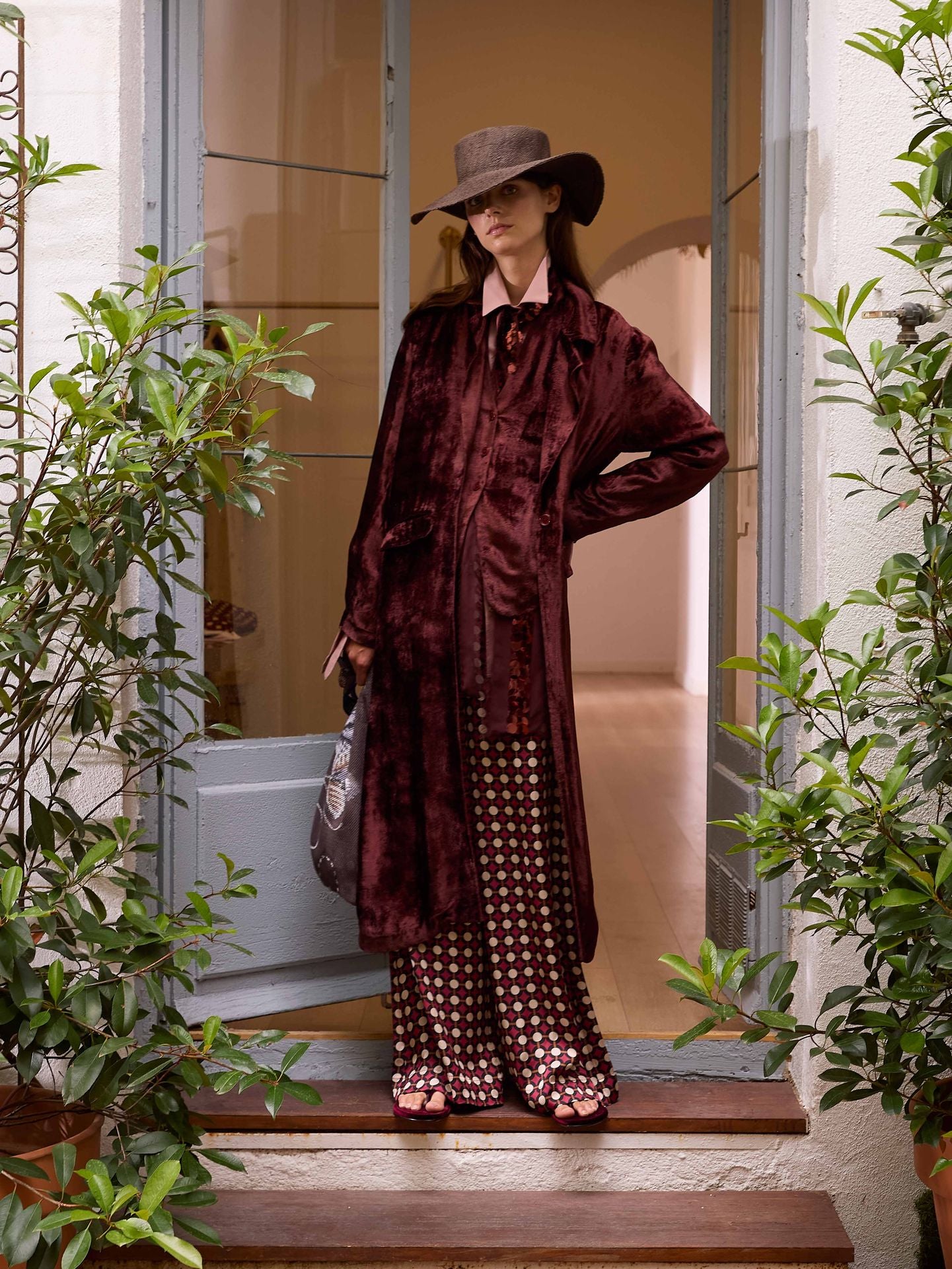 Pantalón de lunares granate