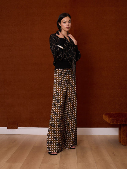 Jersey cuello pico negro con rombos metalizados