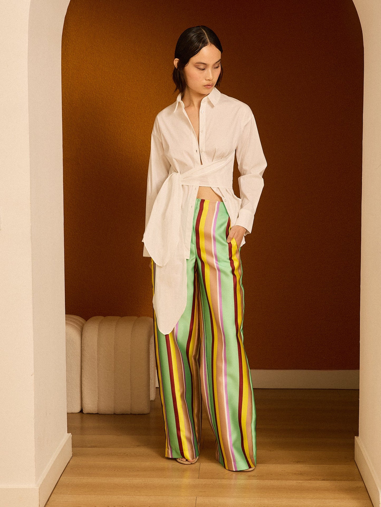 Camisa con lazada blanca