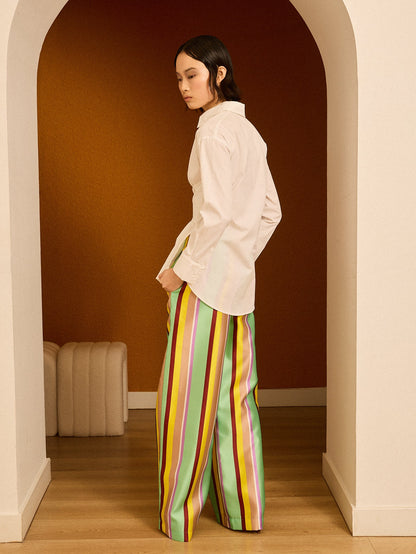 Camisa con lazada blanca