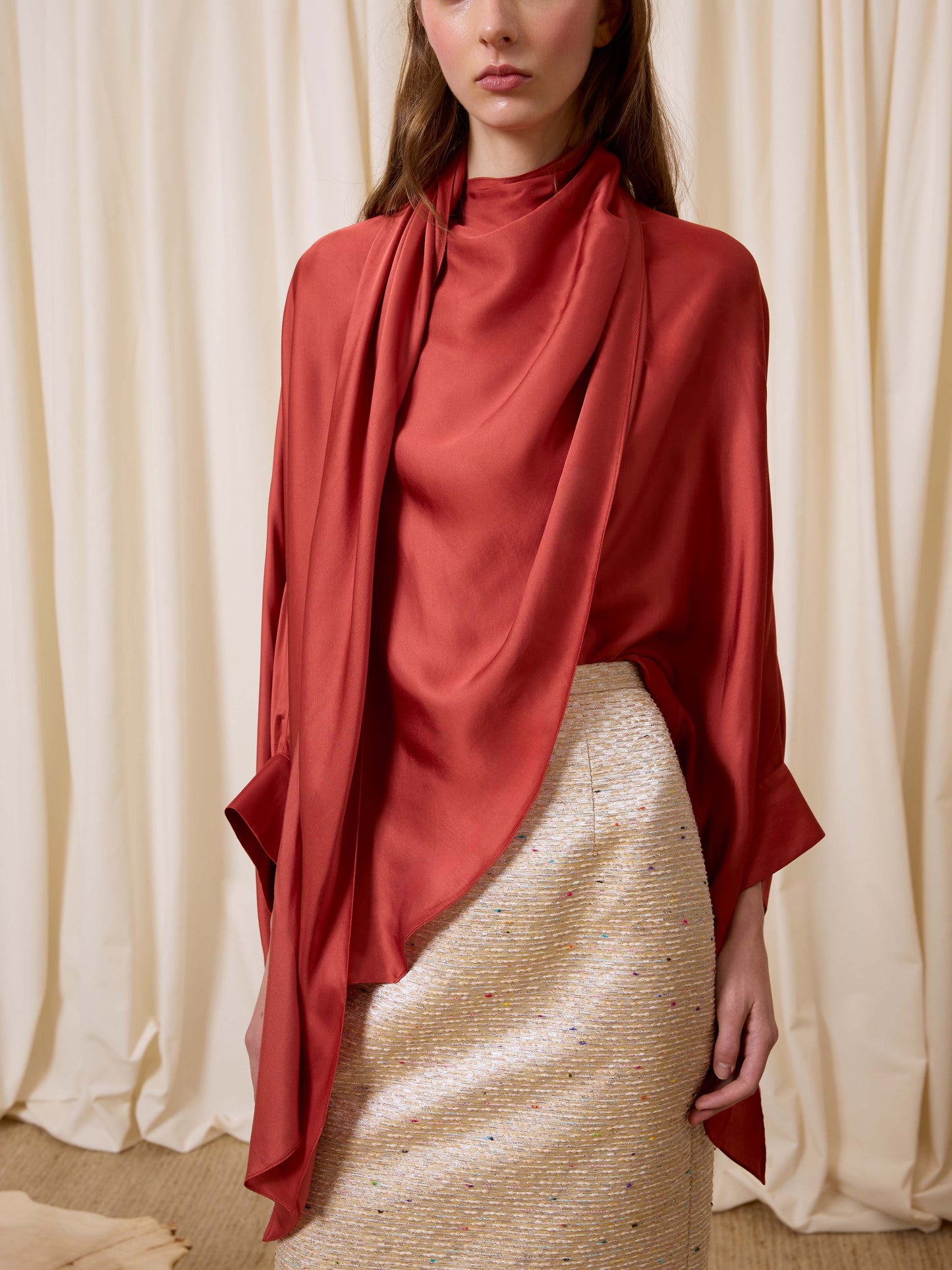 Blusa con capa teja