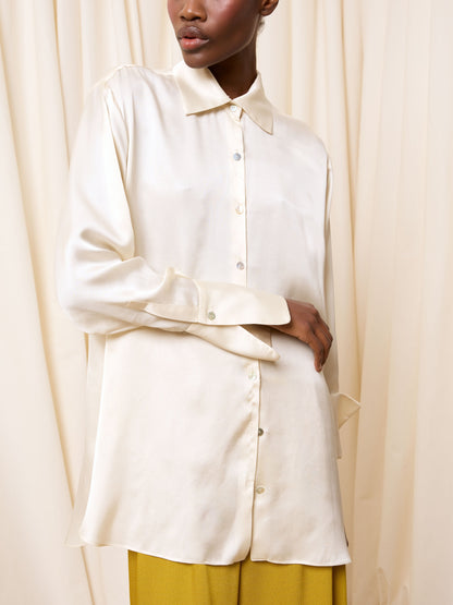 Camisa satinada beige