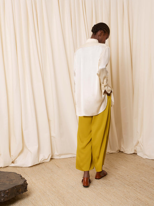 Camisa satinada beige