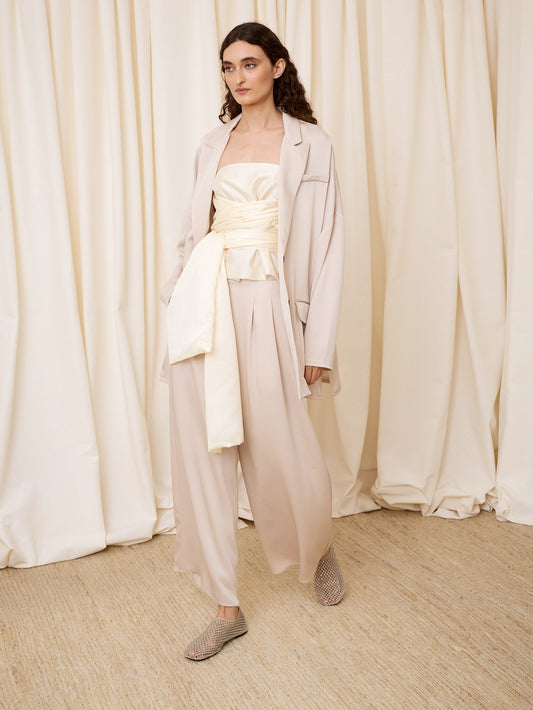 Blazer satinada piedra