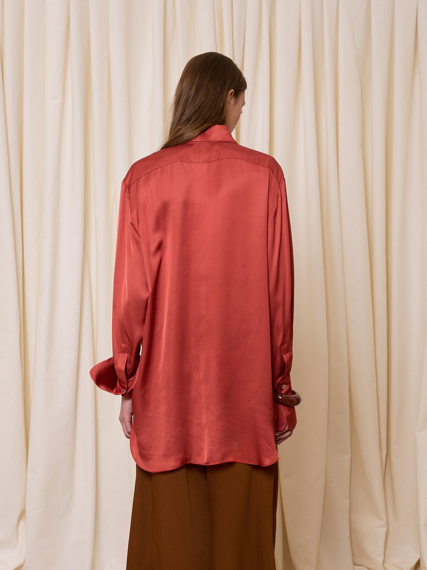 Camisa satinada teja