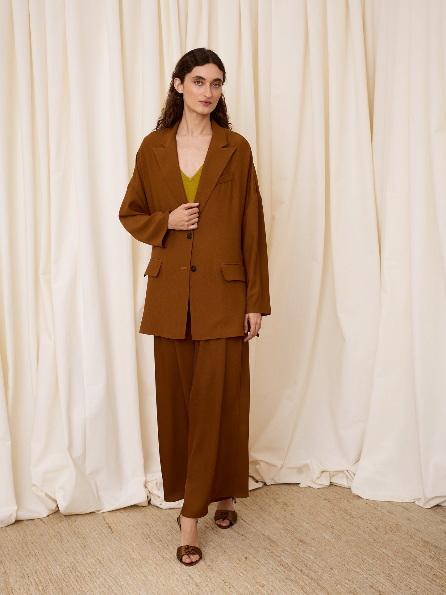 Blazer satinada marrón chocolate