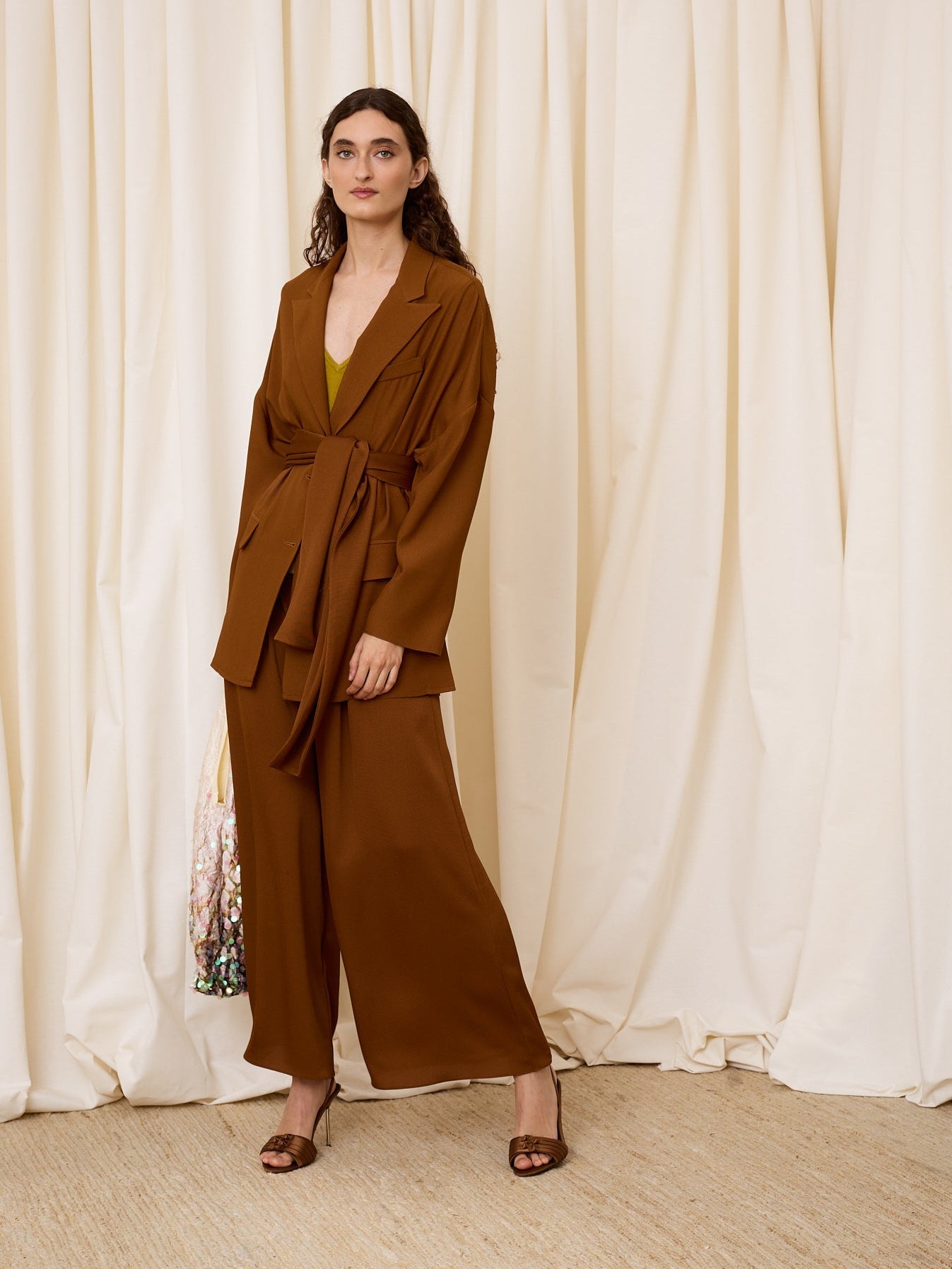 Blazer satinada marrón chocolate