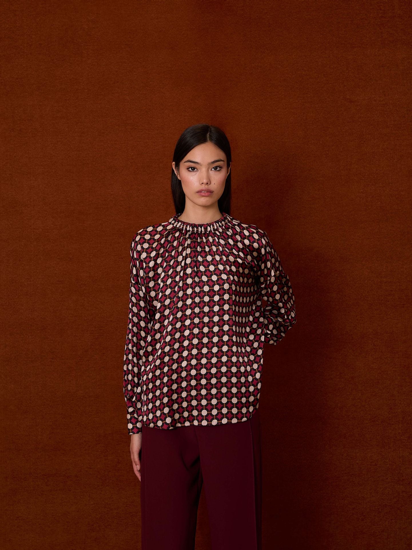 Blusa de lunares granate