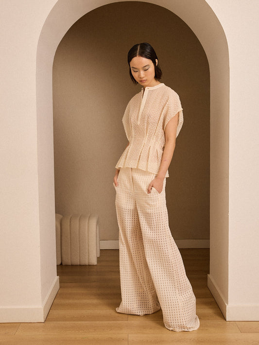 Blusa calada color crudo