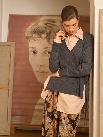 Jersey gris de pico con lazadas