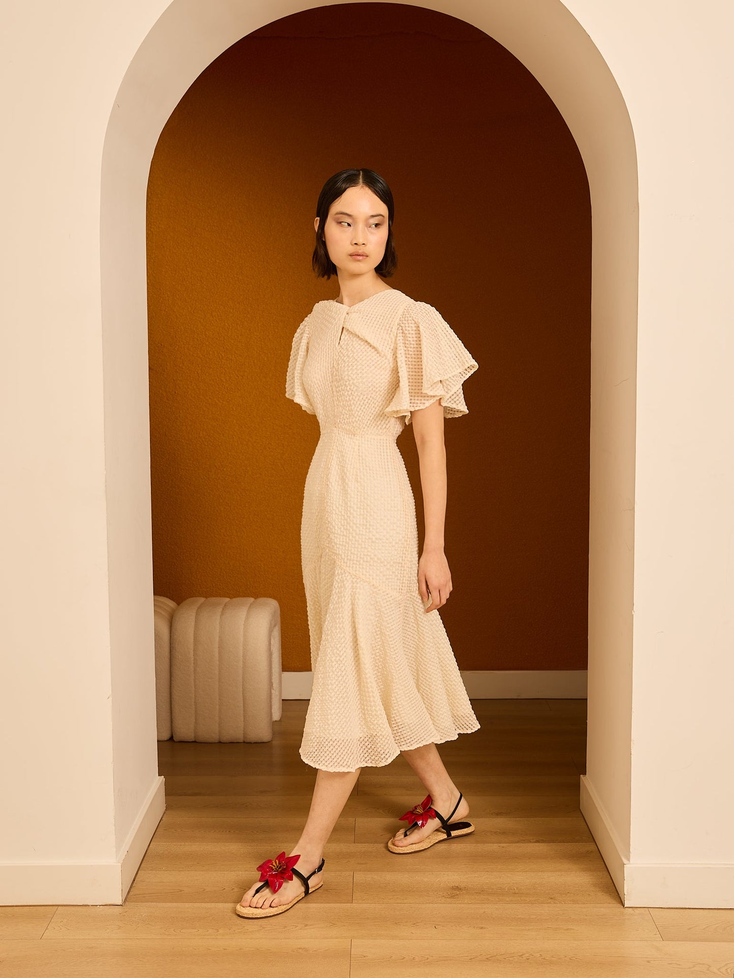 Vestido midi calado crudo