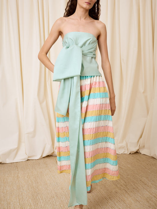 Top con lazo celeste