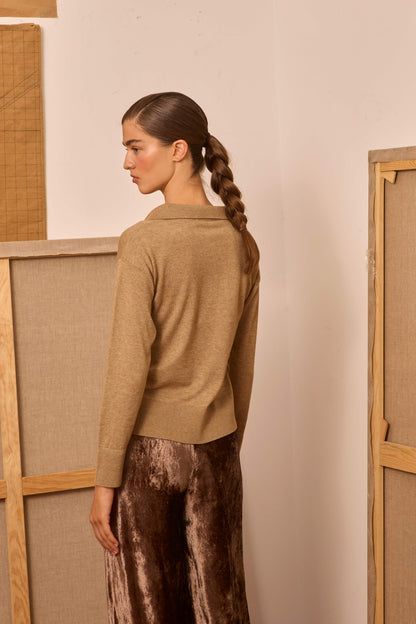 Polo de punto color topo