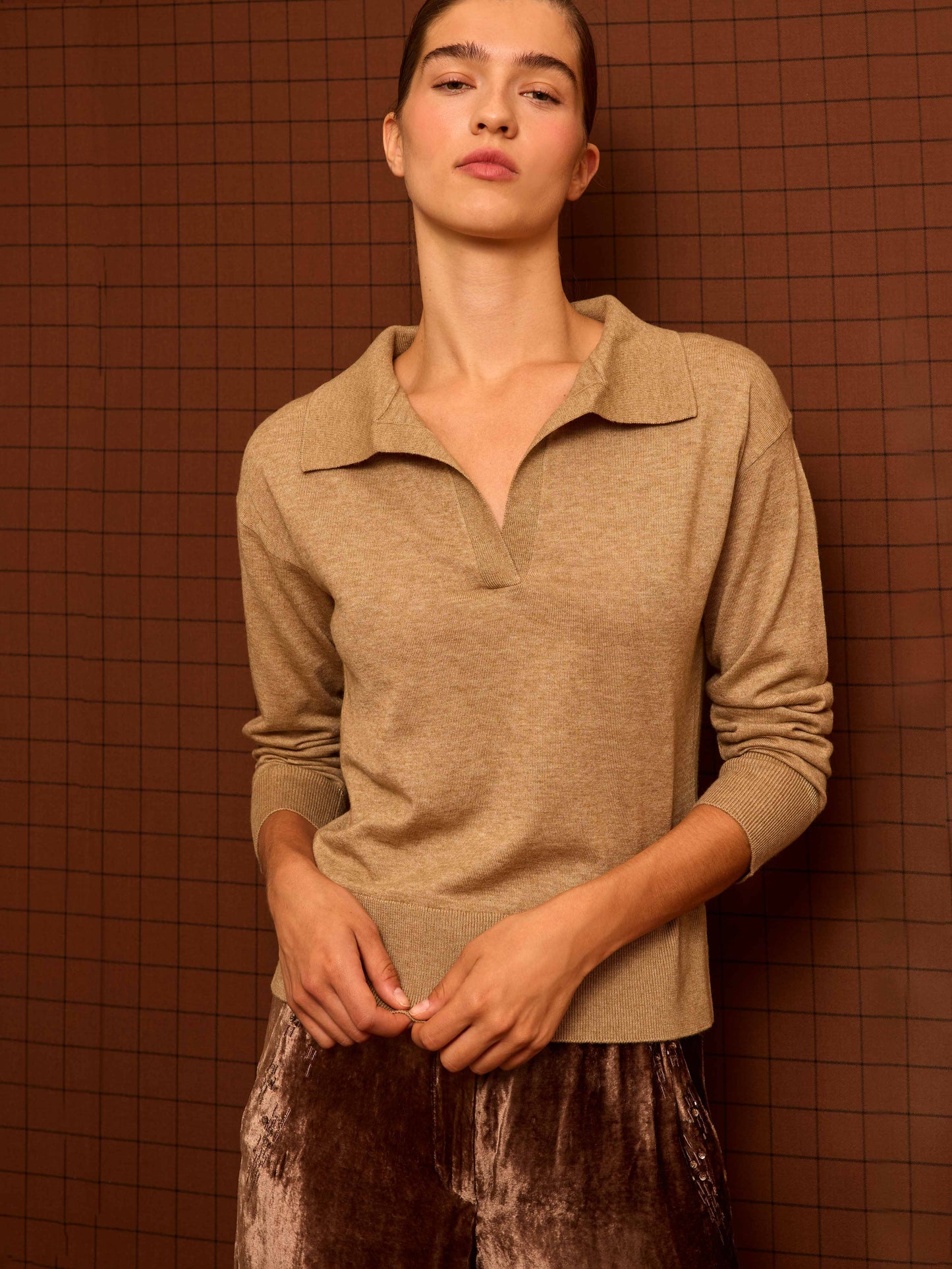 Polo de punto color topo