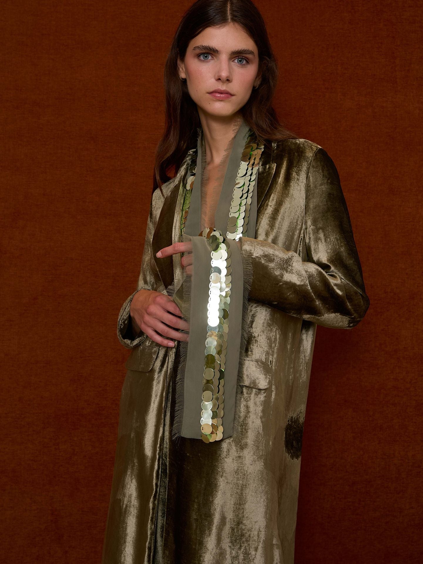 Abrigo verde de terciopelo y lentejuelas