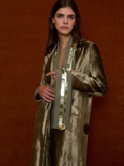 Abrigo verde de terciopelo y lentejuelas