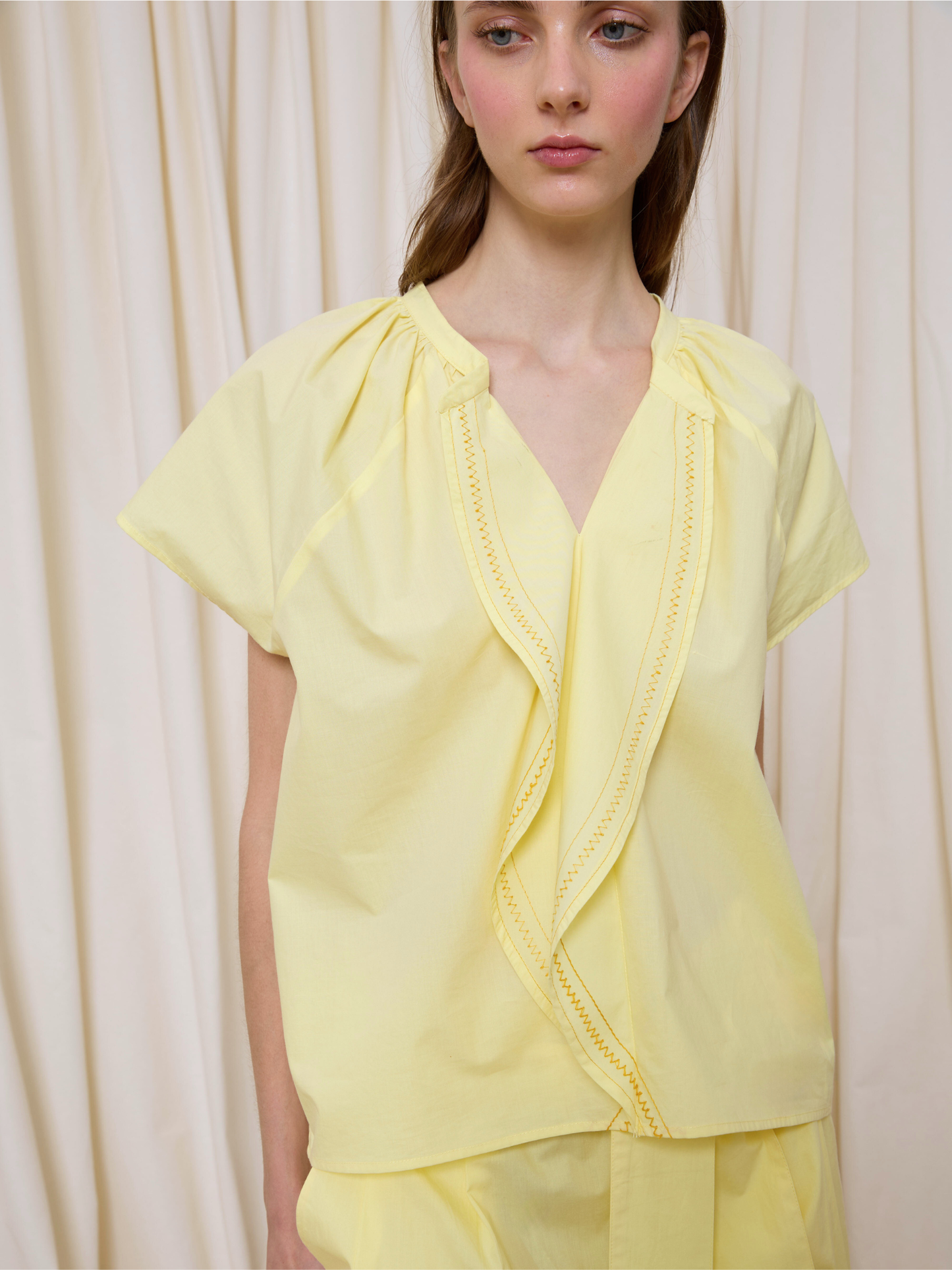 Blusa popelín amarilla