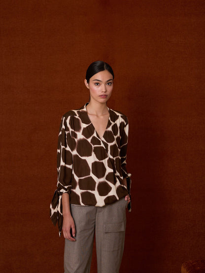 Blusa cruzada animal print