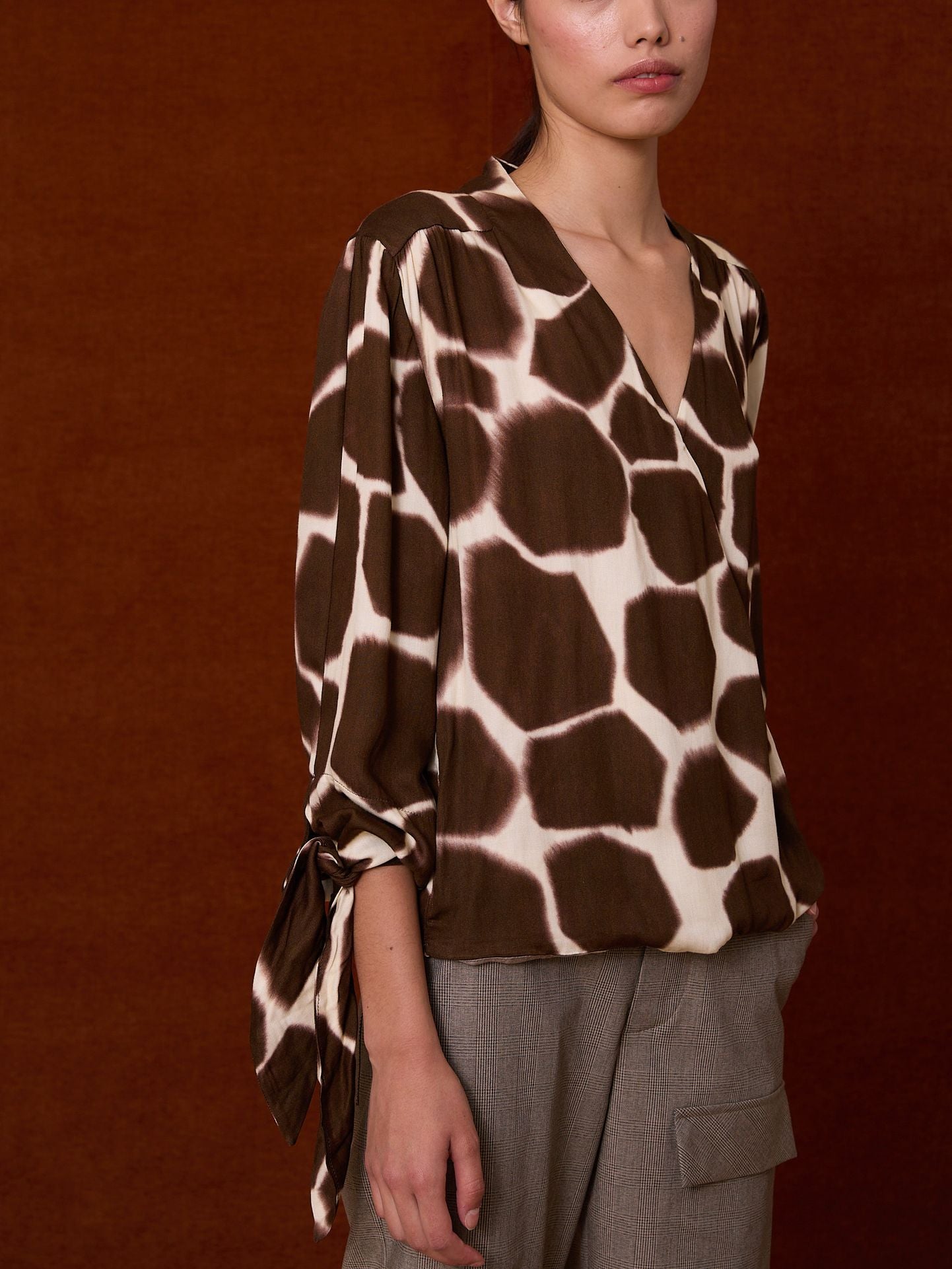 Blusa cruzada animal print