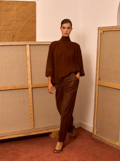 Pantalón carrot marrón de cuadros