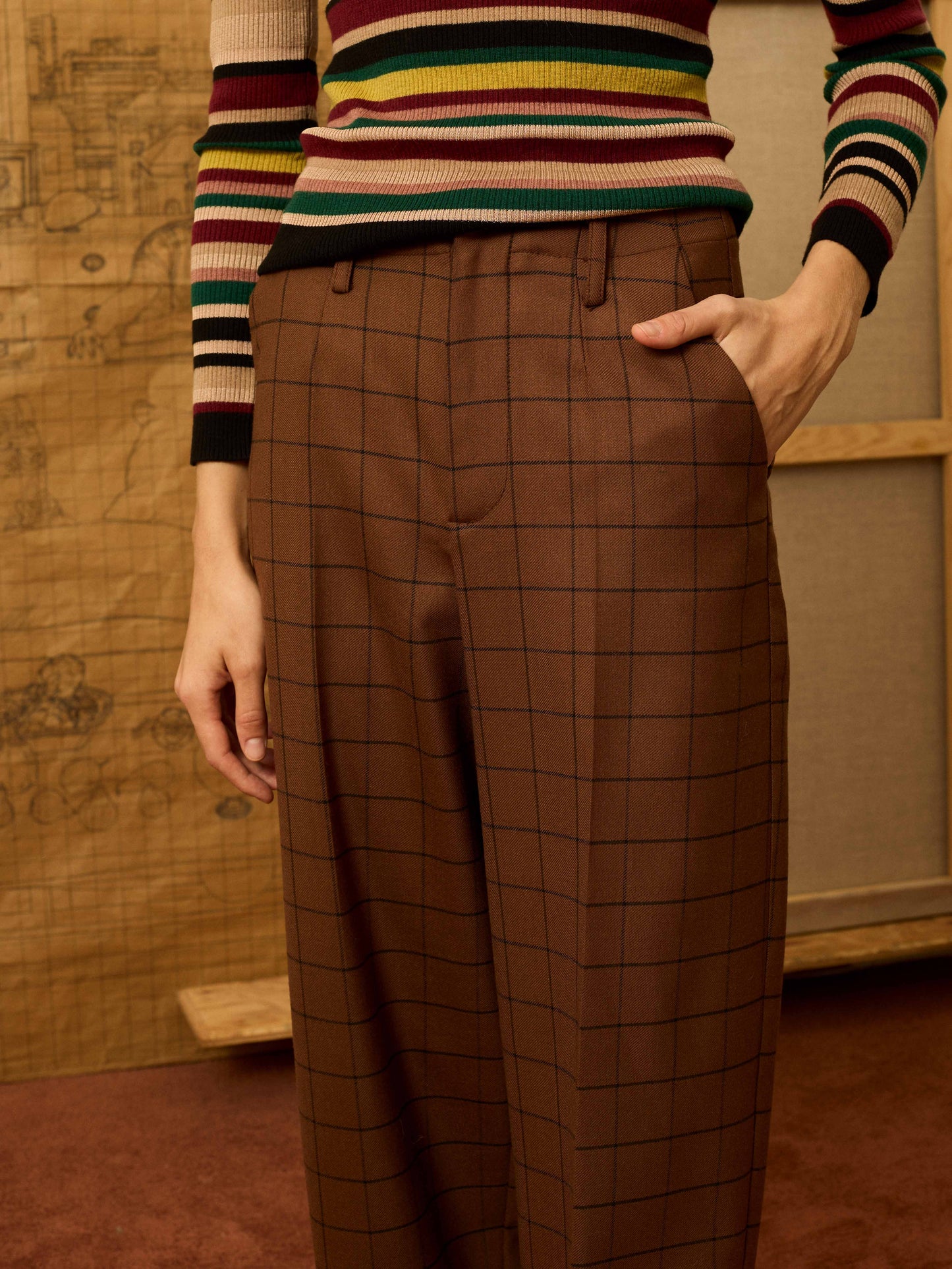 Pantalón carrot marrón de cuadros