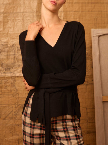 Jersey negro de pico con lazadas