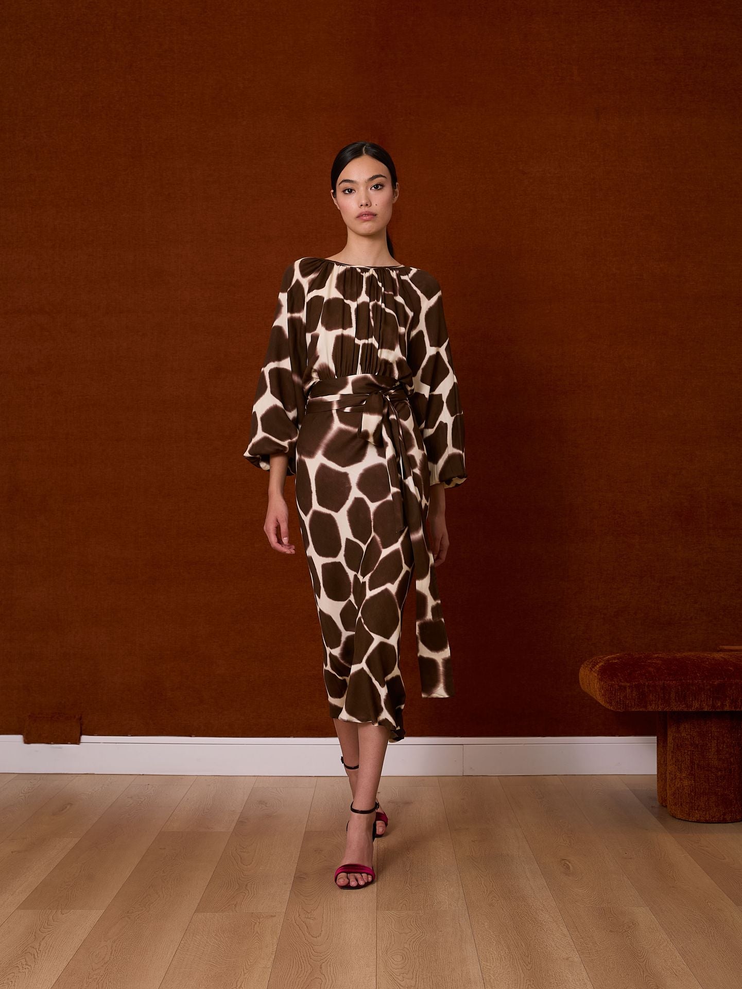 Vestido midi animal print con cinturon