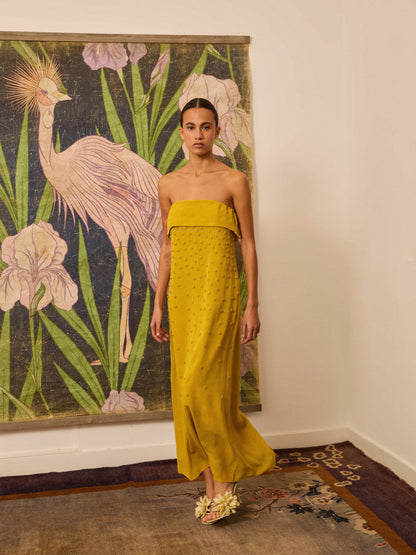 Vestido palabra de honor con apliques