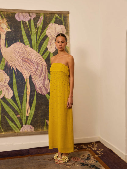 Vestido palabra de honor con apliques