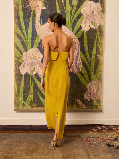 Vestido palabra de honor con apliques