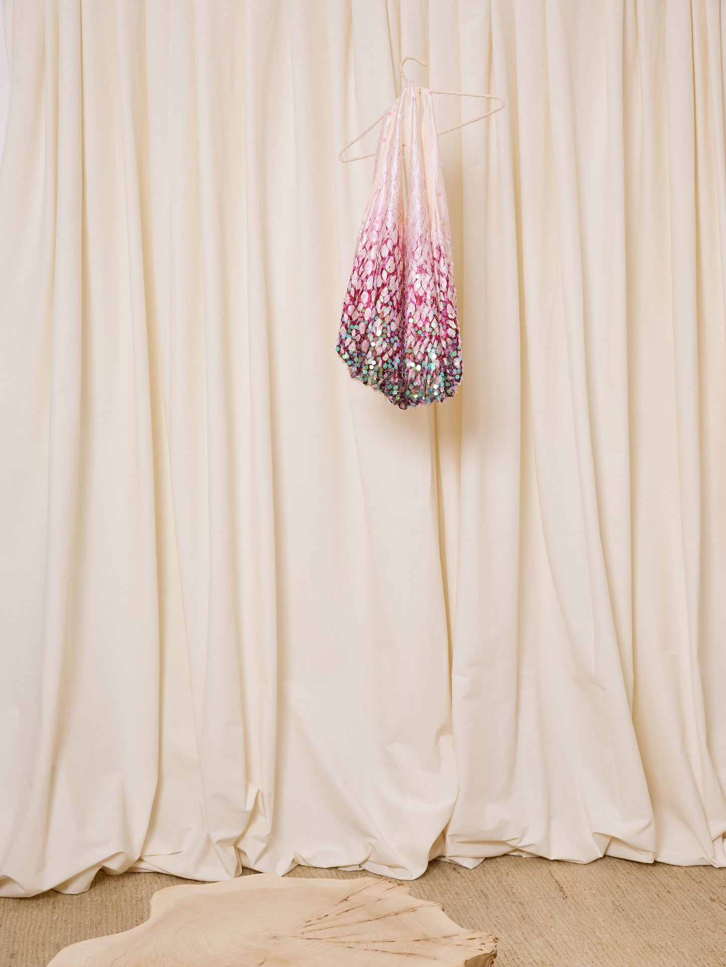 Bolso con lentejuelas berenjena