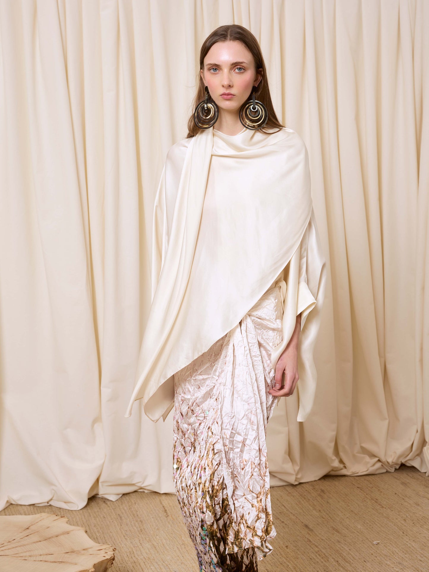 Blusa con capa beige
