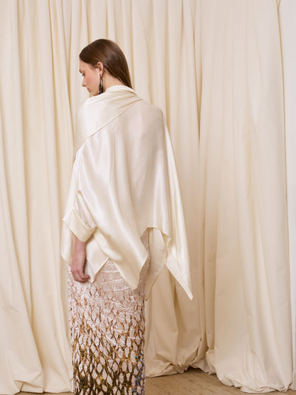 Blusa con capa beige