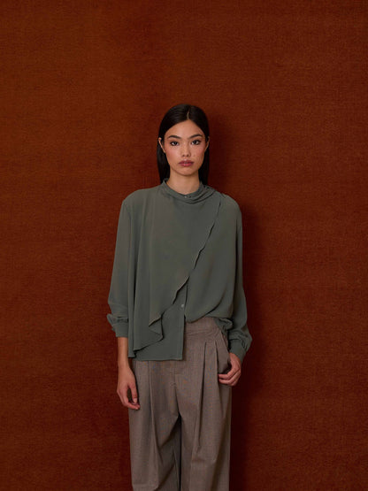 Blusa con lazada cruzada verde