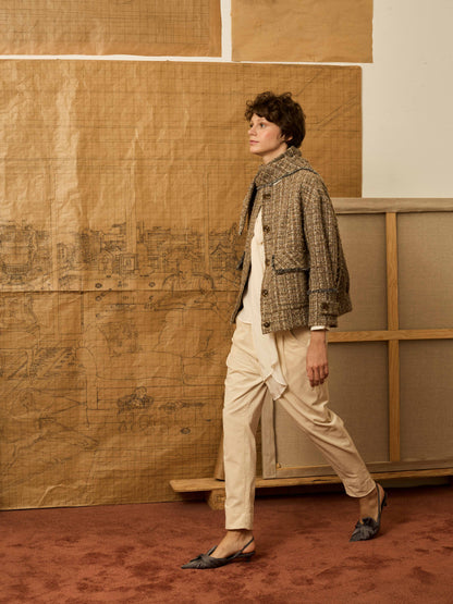 Cazadora topo con desflecado.