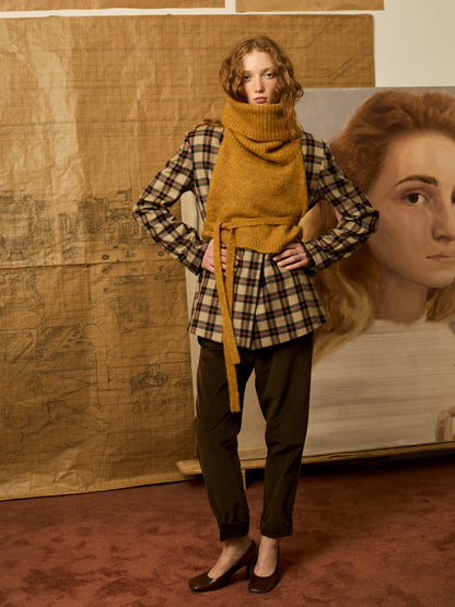 Cuello de lana amarillo