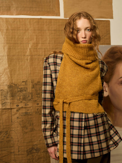 Cuello de lana amarillo