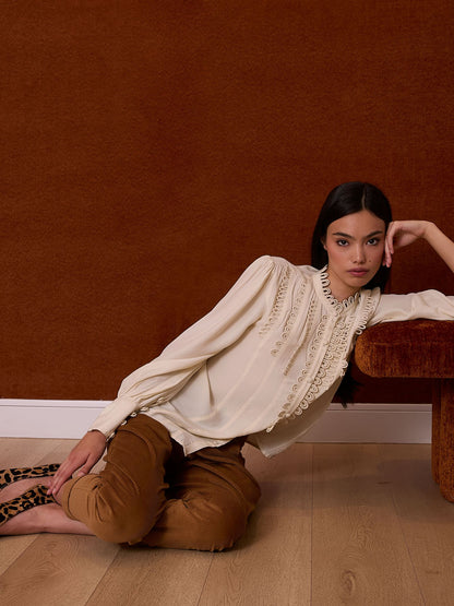 Camisa satinada con festones marfil