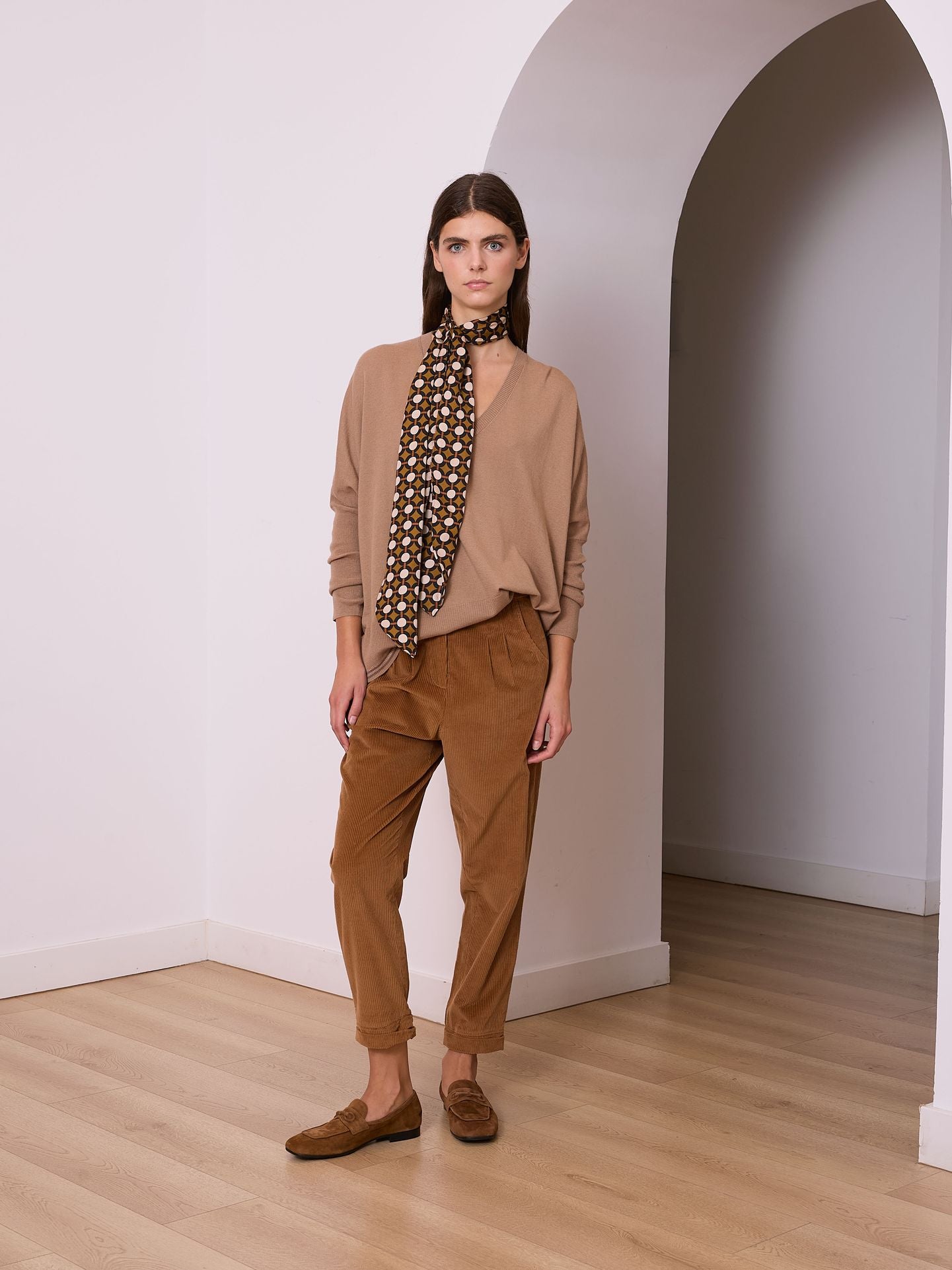 Jersey camel escote pico