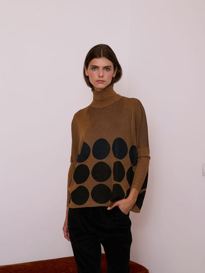 Jersey cuello alto con lunares azul marino y negro